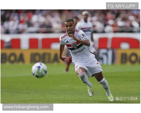 圣保罗与巴竞技激战正酣比分悬念迭起精彩瞬间回顾 圣保罗与巴竞技激战正酣比分悬念迭起精彩瞬间回顾